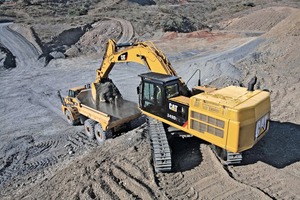 Caterpillar 349D2L with small tracks quarrying