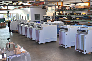 2 Several flat bag filters in a Münstermann production hall