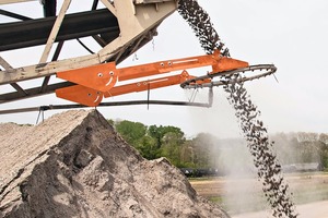 2 The DB-R is engineered specifically for use at conveyor discharge points