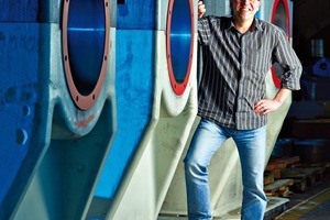 5 His great-grandfather was a foundry caster, his grandfather a foundry moulder, his father a foundry mechanic – now their fourth-generation descendant Ralf Diehl works with the spare parts service of the project and sales department. Altogether the entire Diehl family has been working for Gebr. Pfeiffer for more than 100 years