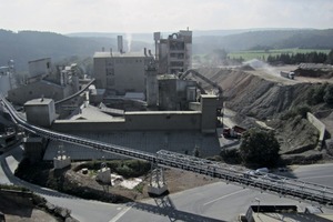 1 The pipe conveyor is customised to fit perfectly into the local environment