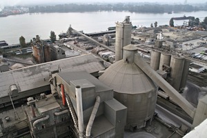 6 The storage consists of three silo groups with a total capacity of 33 000 t