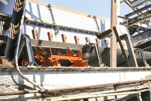 2 The cradles utilize “double-life” slider bars for a flat, stable belt surface throughout the settling zone