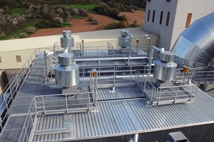 5 Compressed-air reservoir with integrated diaphragm valves