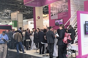 1 An outstanding number of visitors at the Fives FCB stand