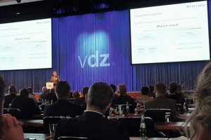 2 Dr. Klaus Schierhackl, of Asfinag Bau Management GmbH, presented the Asfinag model