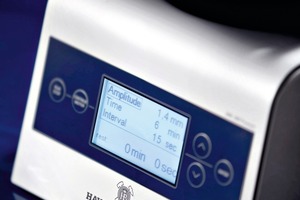 3 The extra-large display offers operators an excellent overview and is user friendly