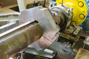 2 Drive shaft with split and hardened sprockets