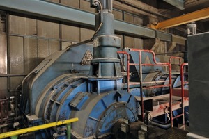 1 The single-stage spur-type pick-off gear with two planetary reduction gears has a total weight of approx. 55 t