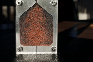 The Christmas tree effect during vertical segregation