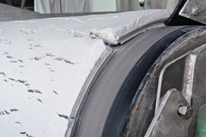 2 Optimally dewatered: sediment carpet (filter cake) on a Leiblein vacuum belt filter