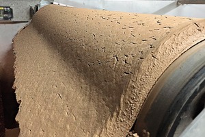 3 The 5 to 9 cm thick filter cake in the vacuum belt filter