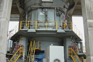 1 The customer’s Loesche mill of type LM 53.3+3 S, Adana Çimento Sanayii T.A.S¸. at the Iskenderun Cement Works, Turkey