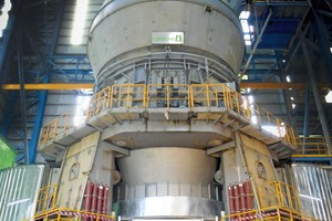 The Loesche mill type LM 70.4+4 CS in operation with the new COPE drive at the cement plant Mfamosing