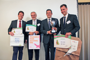 The entrants of the Eurosac Grand Prix Award 2017: Mark van der Merwe (Billerud-Korsnäs) and Joan Rovira (Mimcord) with Eurosac President Luis Elorriaga and the winner Wilhelm Dyc­kerhoff (dy-pack) (f.l.t.r.)