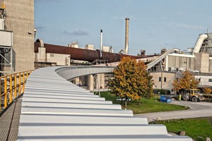 3 The pipe ­conveyor conveys the ­material ­directly to the ­rotary kiln. Curves can be ­easily realised during construction