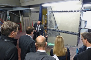 6 A model silo enables first-hand observation of the filling and discharging processes