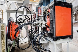 2 At a speed of 20 rpm, the roller press has a processing capacity of 280 t of material per hour