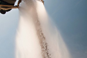 2 Customizable shapes and sizes give bulk handlers more options for dust and odor ­suppression