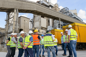 At the Dyckerhoff Cement Plant in Geseke, the attendees viewed a technology to reduce impurities in substitute fuels