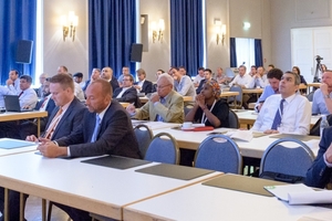 1a and b The talks informed the attendees about the entire spectrum of alternative fuels and their use in the cement industry