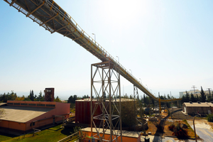 4 With its ability to navigate horizontal and vertical curves, the conveyor can be optimally adapted to the terrain