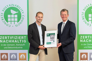 1 Dr Thomas Sievert, Head of Quality & Technical Consulting at Dyckerhoff, received the CSC certificates from BTB General Manager Dr Thomas Aßbrock