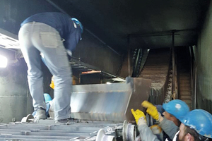 4 In the background: The belt apron conveyor reaches an inclination of 40°