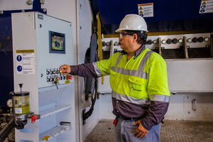 2 Juan M. Vargas Ramírez, Service Operator at Geocycle Mexico in Orizaba and person responsible for shredding, is especially happy with how easy the Polaris 2200 is to operate, adjust and maintain