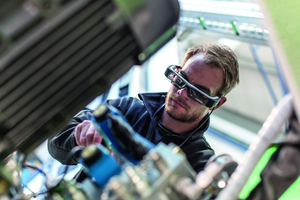 1 When an employee wears a virtual reality headset, a service engineer can display all the relevant information in the visual field