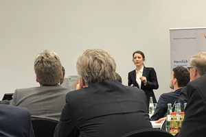 2 Dr. Laura von Daniels from the German Institute for International and Security Affairs in Berlin explained the current approach of the Trump administration