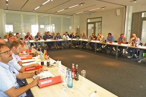 1 Some 30 attendees from the cement industry met in Lemgo