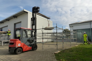 3 a and b A safety net under field-test conditions