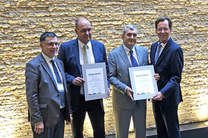 4 Helmut Ehnes, ISSA Mining, Germany, the newly elected ILA President Paul Ellis from Malaysia, the outgoing ILA President Wayne Brown from South Africa and the ILA Secretary General Dr. Thomas Stumpf from Germany with the Vision Zero document (from left to right)