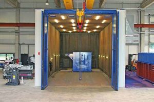 1 The production centre in Oelde is equipped with a sand blast chamber, 6 m in width, 5.5 m high and 15 m in length