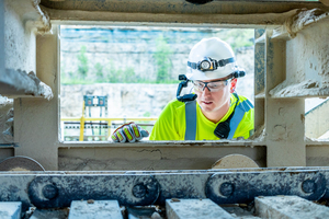 Cement plant maintenance technicianreceiving Aumund remote support via A/R glasses