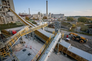Beumer Group delivers complete systems to supply calciners and main burners with alternative fuels and raw materials. Pipe Conveyors are the main component. They are fed via screw conveyors