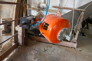 5 A single cannon to address a clog point, with a retractable nozzle to extend the equipment life