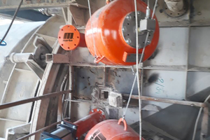 4 Two 70 l cannons on Y-pipe assemblies, the bottom one fitted with retractable nozzle