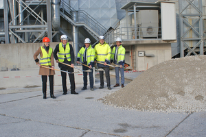 Groundbreaking ceremony for Germany’s first CO2 capture plant for cement production, from left: MEP Angelika Niebler, Company Director Mike Edelmann, Dr. Helmut Leibinger, Head of Plant and Process Engineering, Anton Bartinger, authorized signatory and technical manager of the cement division, and Günther Wunsam, commercial manager of the cement division at Rohrdorfer