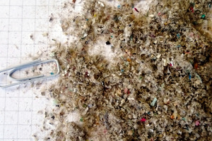 2 Picture top: Milled refuse derived fuels; picture down: pellets (left wood, 6 mm, middle RDF, 16 mm, right RDF/wood mixture 6 mm)