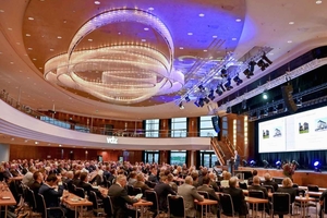 1 View into the auditorium