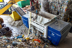 3 The Merak secondary shredding cutting system is specially designed for small output sizes from 30 to 120 mm. Depending on the application and screen size, this cutting unit is ideal for the secondary shredding of waste wood or the processing of industrial and commercial waste into medium-calorific substitute fuel and to fuel calciners