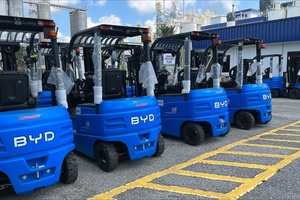 3 Fleet of electrically-driven forklifts