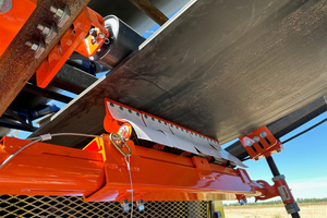 The mounting assembly firmly secures the secondary cleaner to the stringer