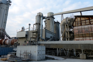 4 The kiln head with the old air-to-air heat exchanger for cooling the hot clinker exhaust air