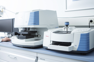 2 Nicolet iN10 FTIR spectrometer with external iZ10 FTIR module