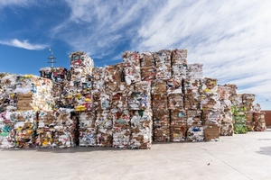 2 The paper sacks are prepared for recycling and stored before they are transported to the recycler