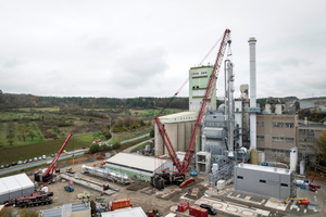 1 CO2 separation from the flue gas takes place in the 54 m high absorption column. When the flue gas comes into contact with a solvent, the CO2 in the flue gas is separated here by being absorbed by the solution