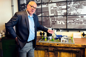 2 Frank Ormeloh explains the advantages and possible applications of a mobile packing plant